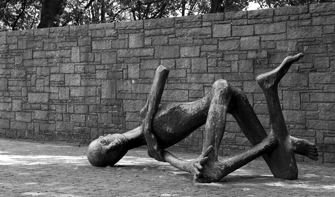 Sculpture Françoise Salmon, camp de Neuengamme où fut déporté J. Le Cam